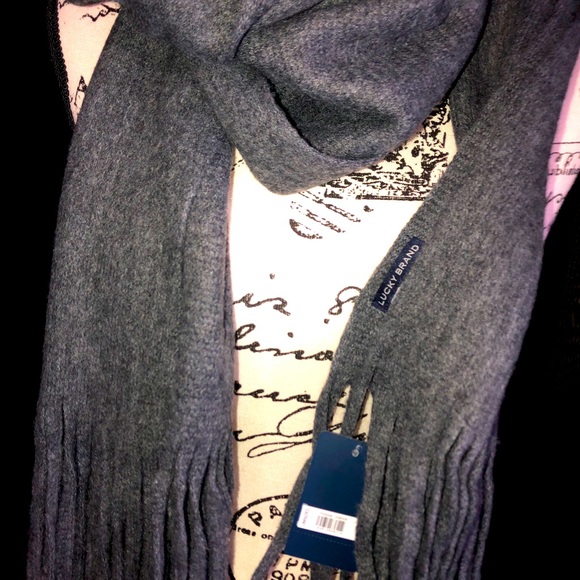 NWT Beautiful Lucky Brand dark gray scarf - Picture 2 of 6